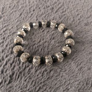 black/clear beaded bracelet w small silver accents